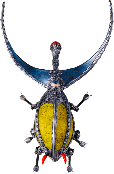Ein K&auml;fer mit einem gelben K&ouml;rper und langen, gebogenen blauen H&ouml;rnern.