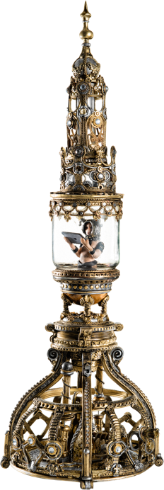 Ein kunstvoll verzierter, goldfarbener Turm mit durchsichtigen Elementen und filigranen Details.